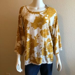 NWT white and gold top